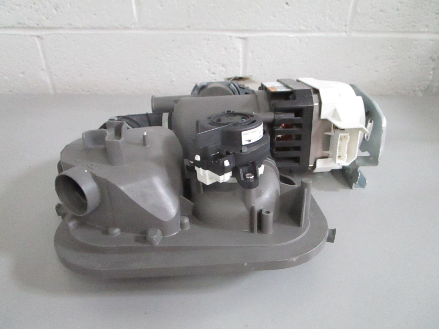 Whirlpool W11416362 Dishwasher Pump Motor Assy OEM NOS Replaces W11345228 0820