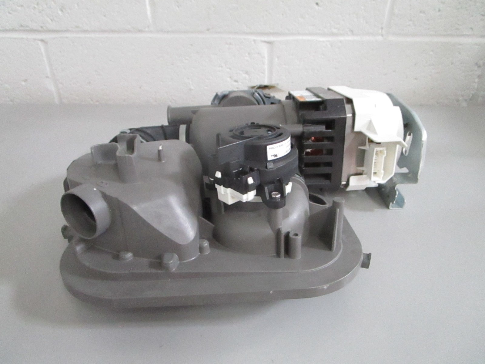 Whirlpool W11416362 Dishwasher Pump Motor Assy OEM NOS Replaces W11345228 0820