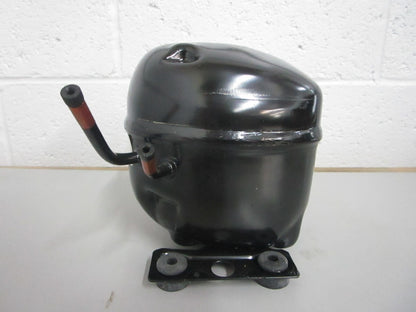 *NEW OEM* 0820 Electrolux Compressor Assy 5304529284