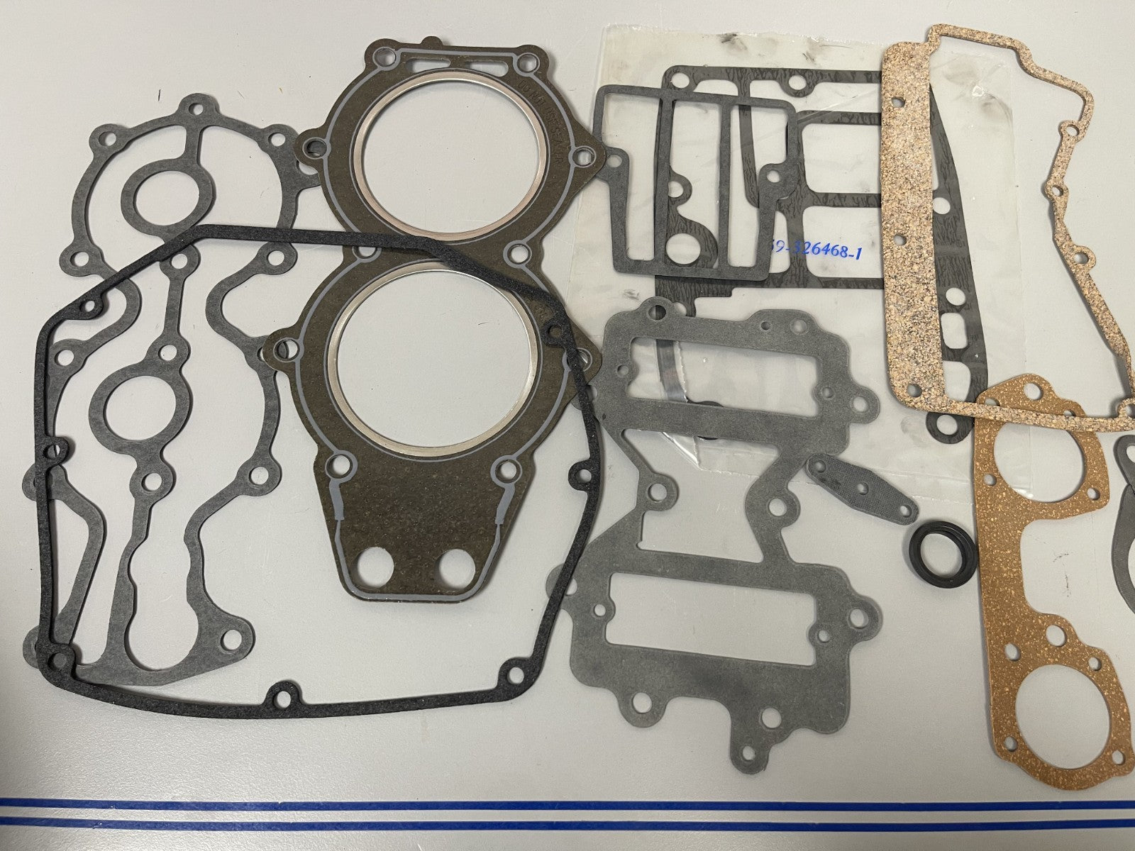 *NEW OEM* 0670 Johnson Evinrude Gaskt Set 393433 0393433
