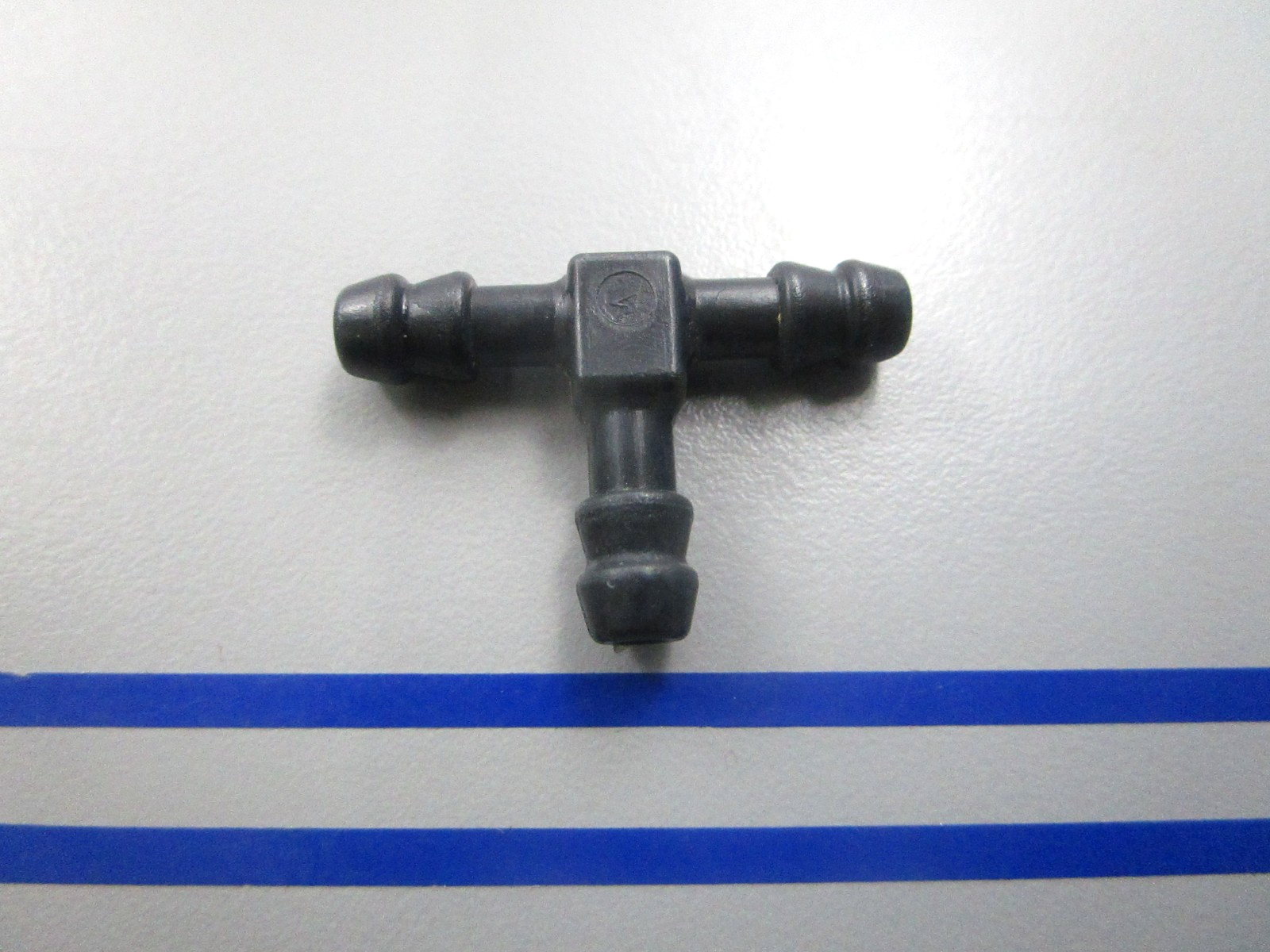 NEW OEM 313537 0313537 OMC Johnson Evinrude Tee Fitting 0810