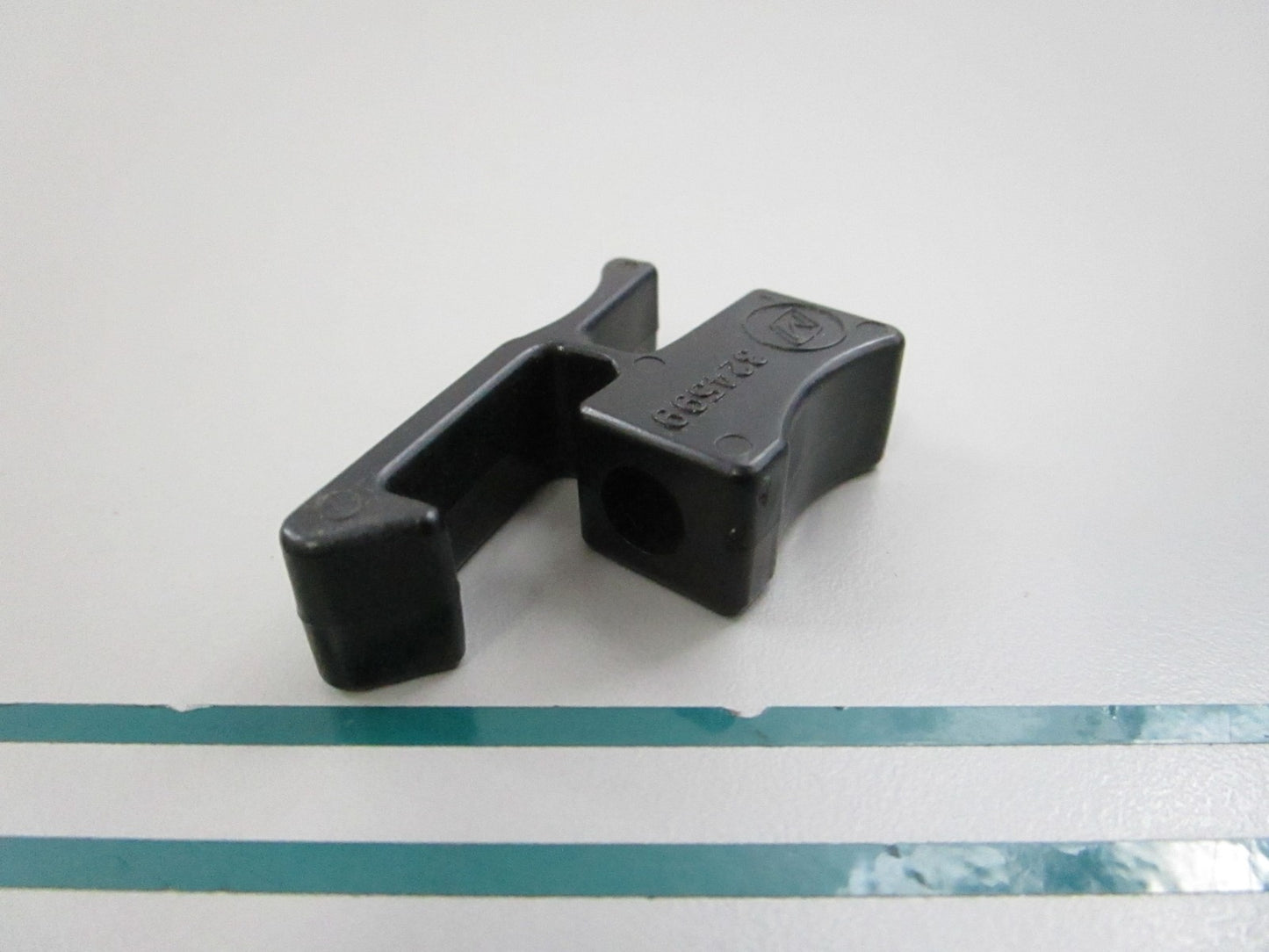 NEW OEM 324599 0324599 OMC Johnson Evinrude Tilt End Pin 0810