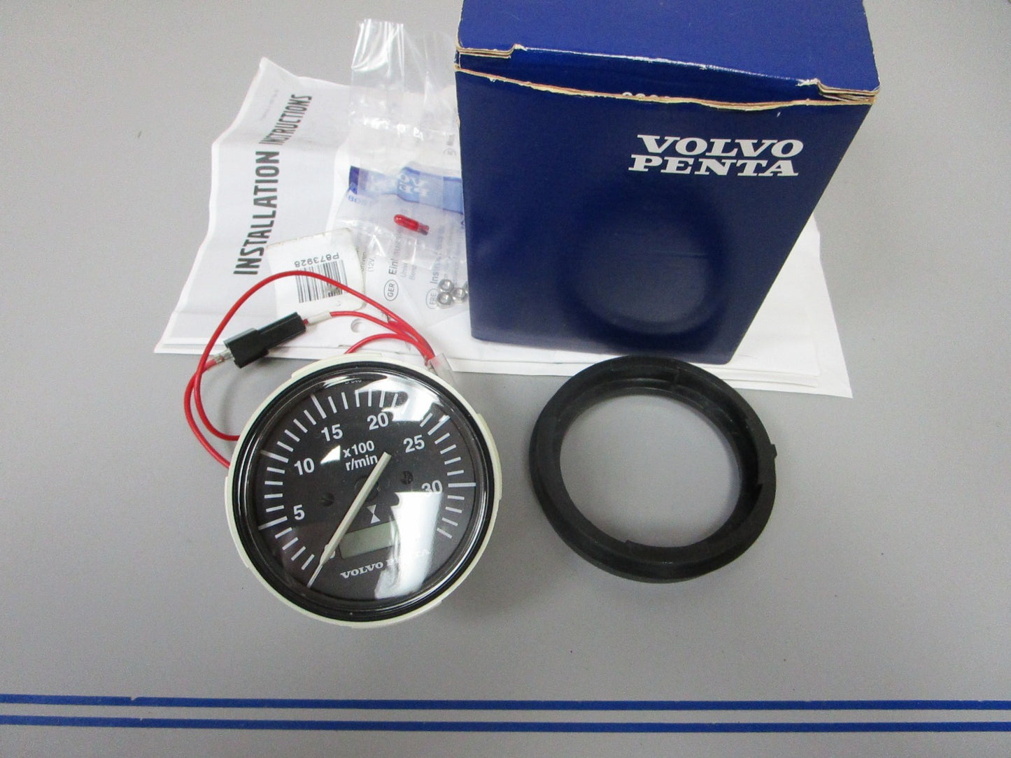 NEW OEM 873998 Volvo Penta 30 3000 RPM Tachometer Gauge Instrument 0720