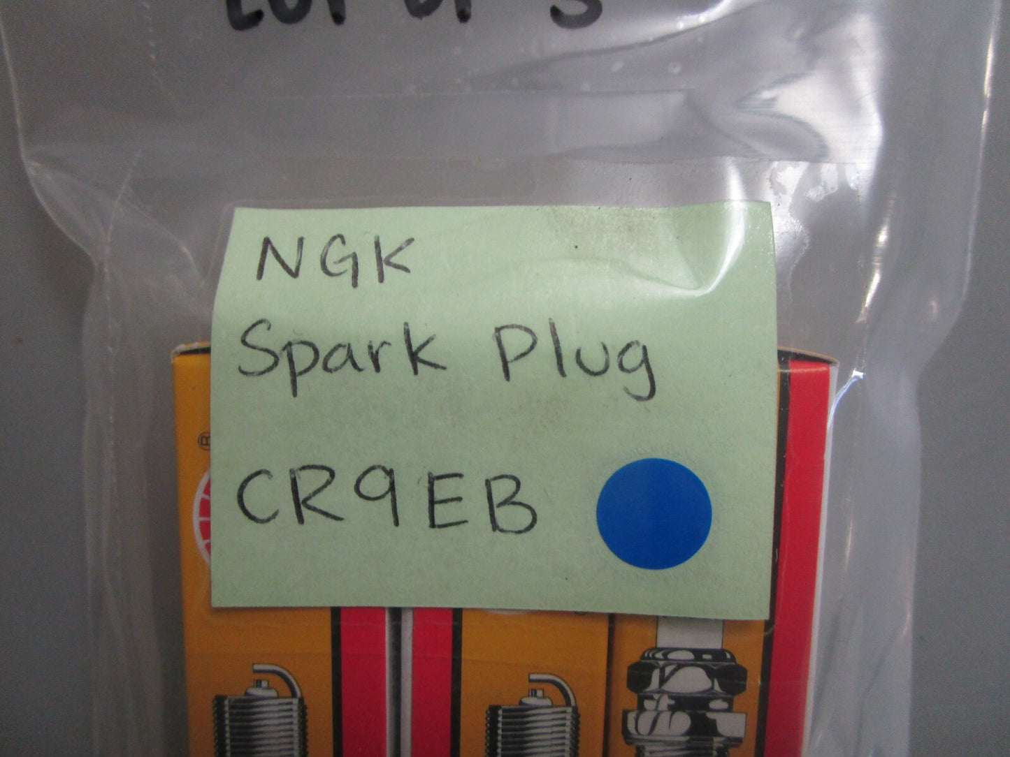 *NEW* (LOT OF 3) 0810 NGK Spark Plug CR9EB