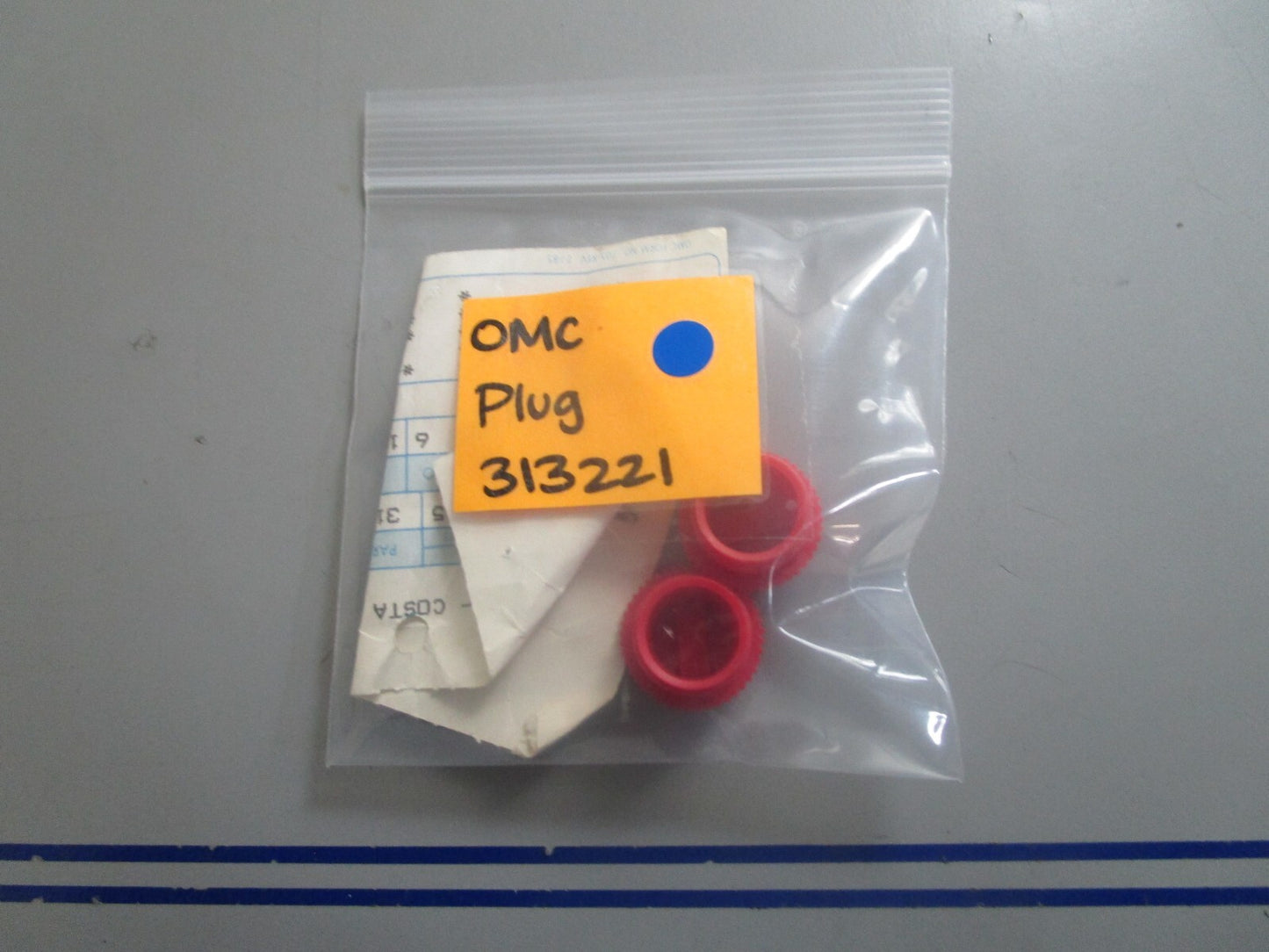 *NEW OEM* 0810 OMC Johnson Evinrude Plug 313221 0313221