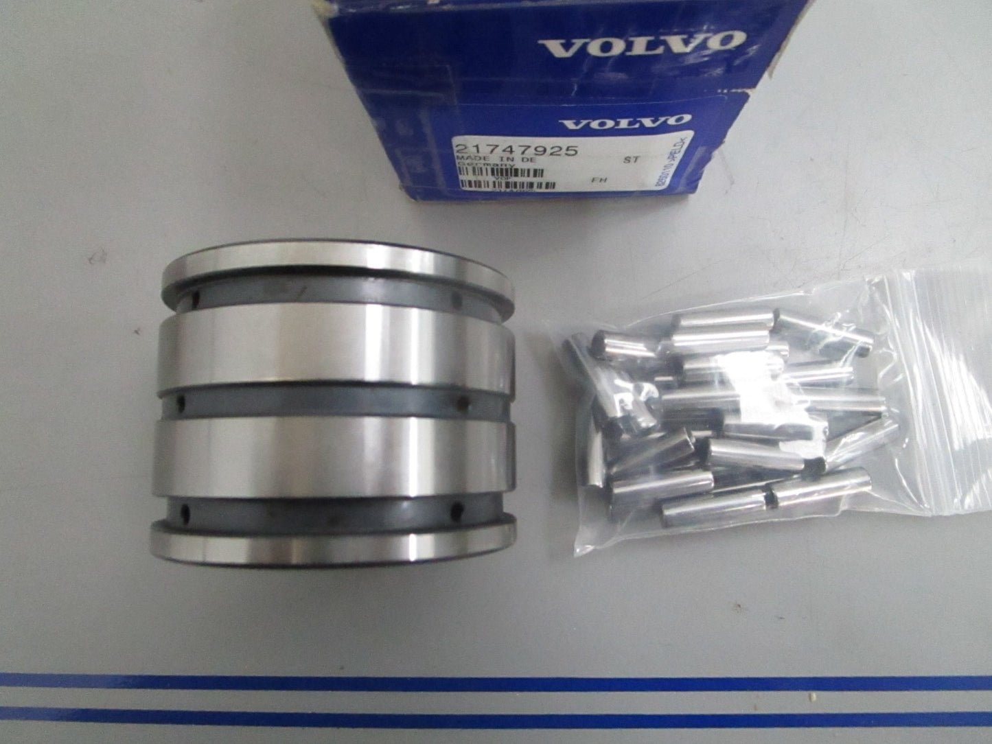 *NEW OEM* 0820 Volvo Penta Bearing 21747925