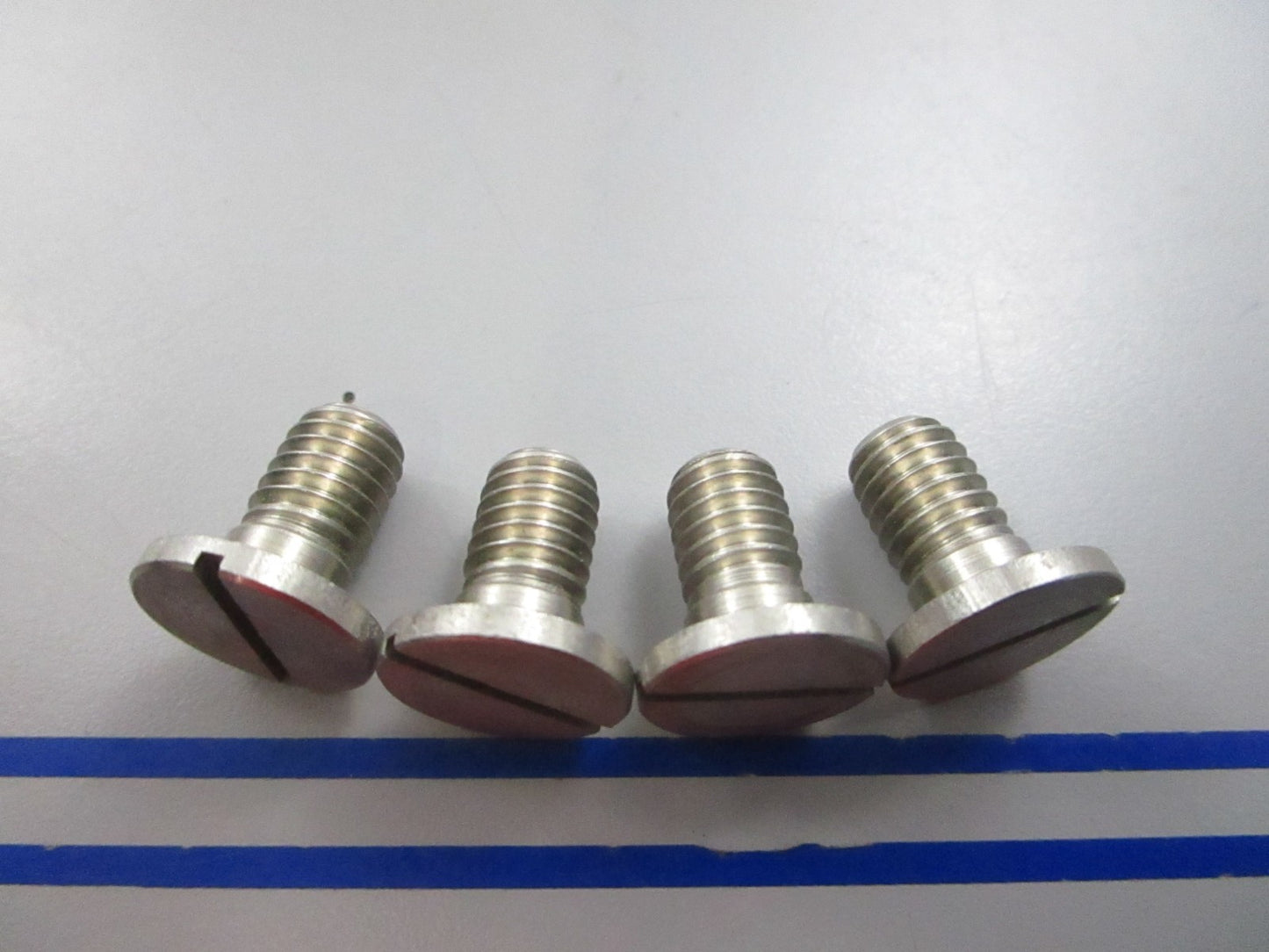 NEW OEM (LOT OF 4) 10-29608 Mercury Quicksilver Screw 0810