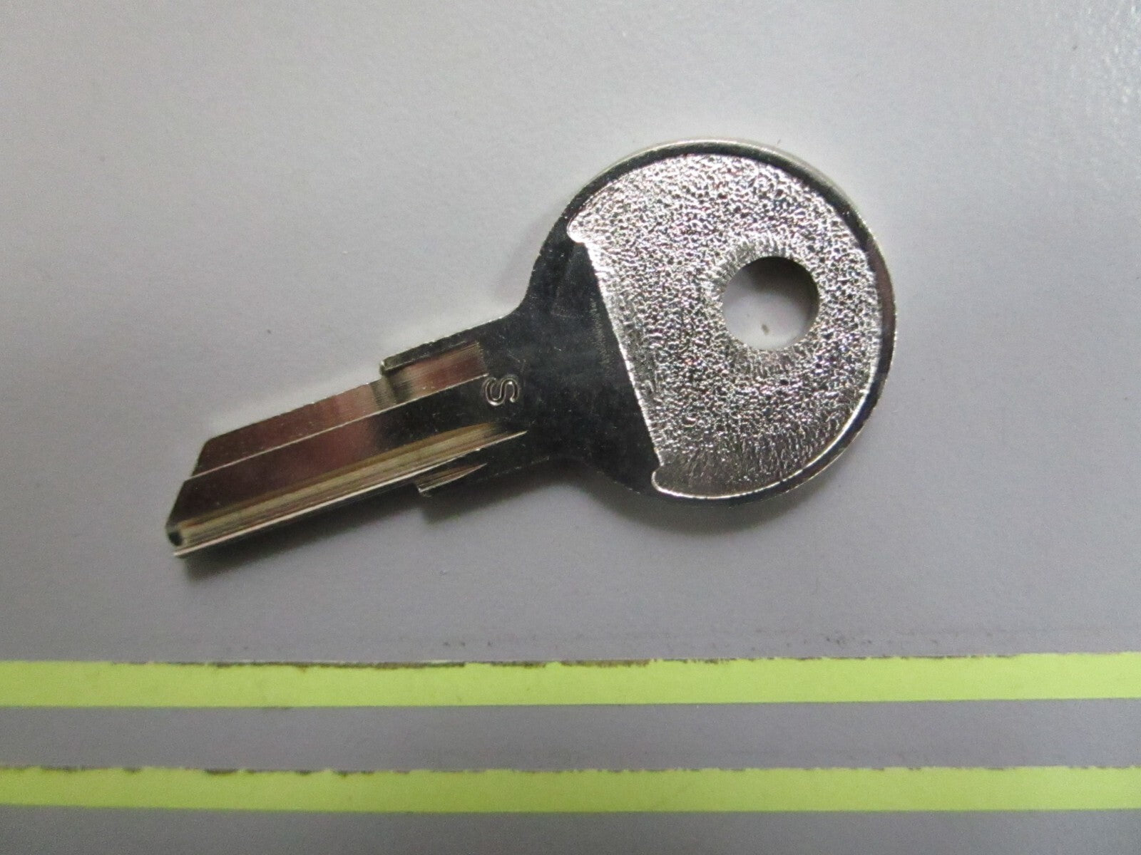 *NEW OEM* 0810 OMC Johnson Evinrude Blank Key 322693 0322693