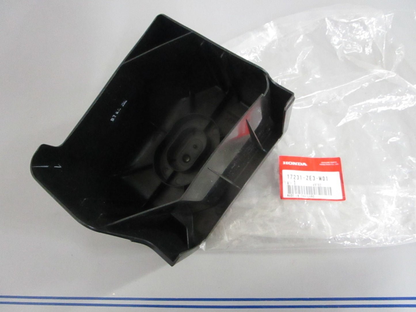 *NEW OEM* 0820 Honda Air Filter Cover 17231-ZE3-W01