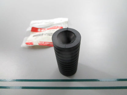 NEW OEM 25652-10F00 Suzuki Rubber 0810