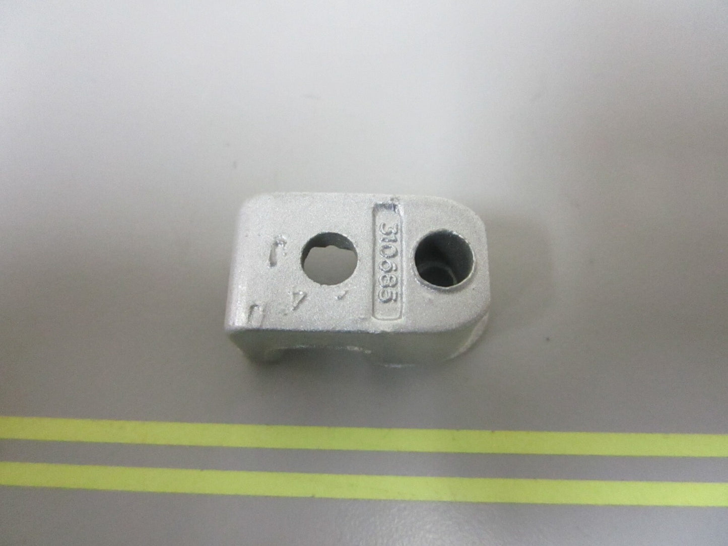 *NEW OEM* 0810 OMC Johnson Evinrude Anchor Block 310685 0310685