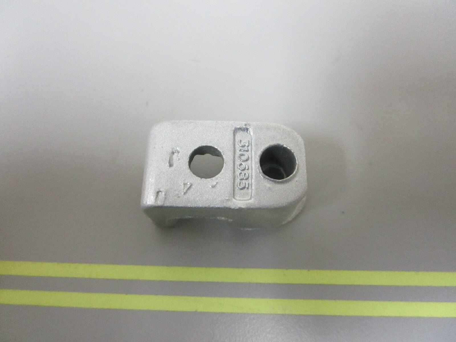 *NEW OEM* 0810 OMC Johnson Evinrude Anchor Block 310685 0310685