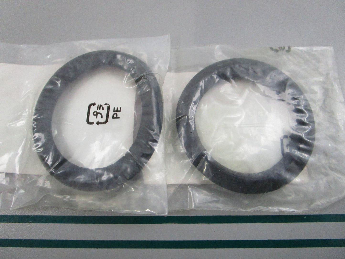 NEW OEM (LOT OF 2) 11831-ZW1-000 Honda Rubber Seal 0810