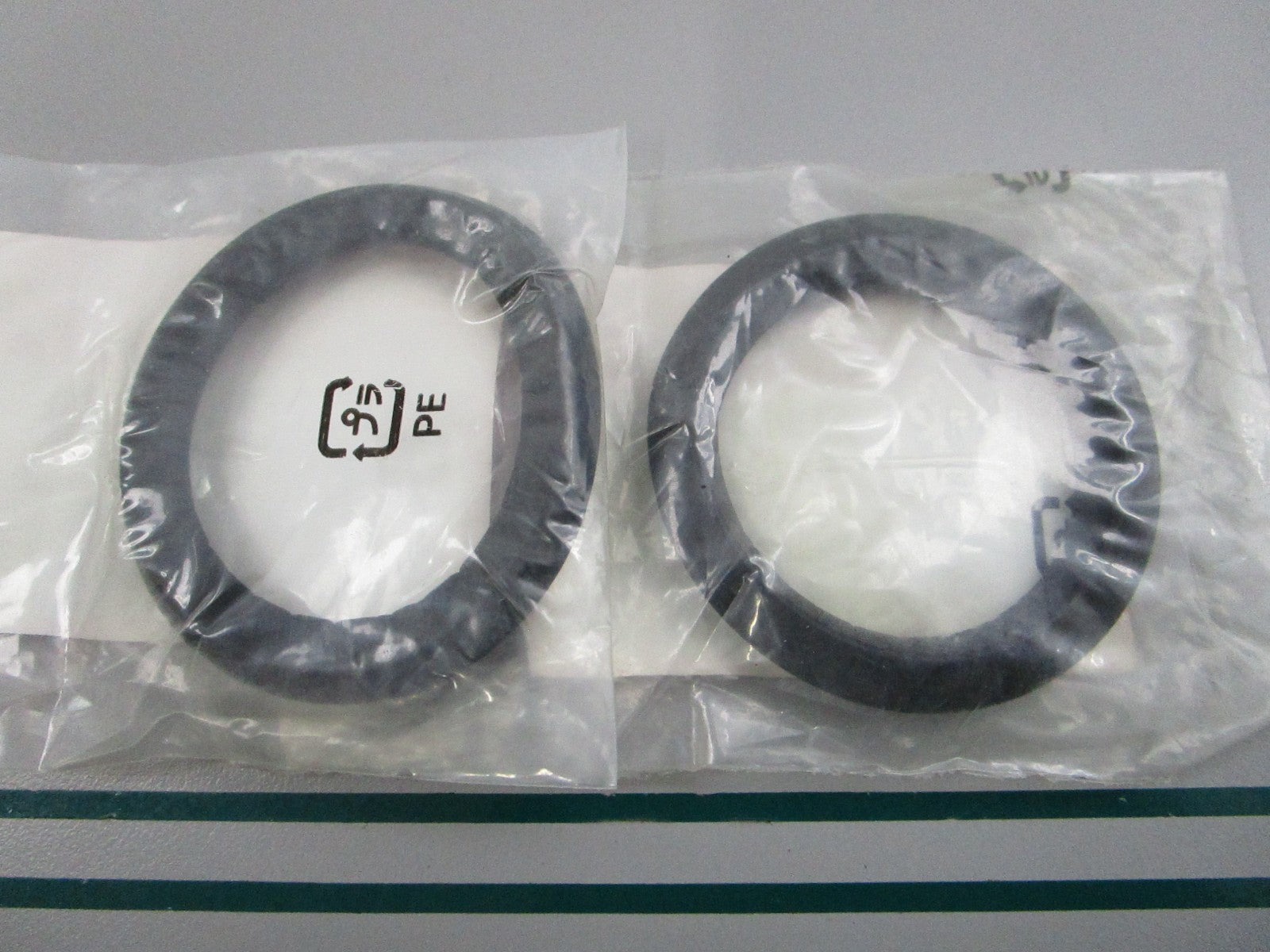 NEW OEM (LOT OF 2) 11831-ZW1-000 Honda Rubber Seal 0810