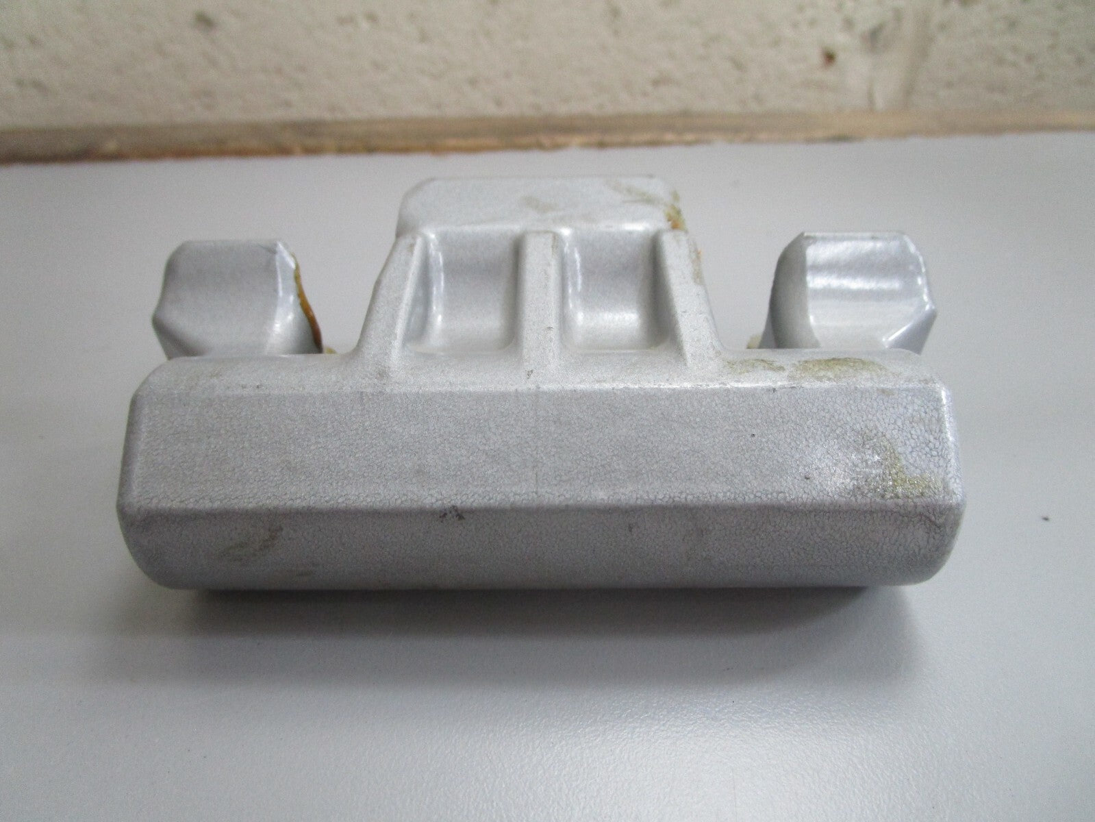 *NEW OEM* 0810 OMC Johnson Evinrude Mounting Bracket 123606 0123606