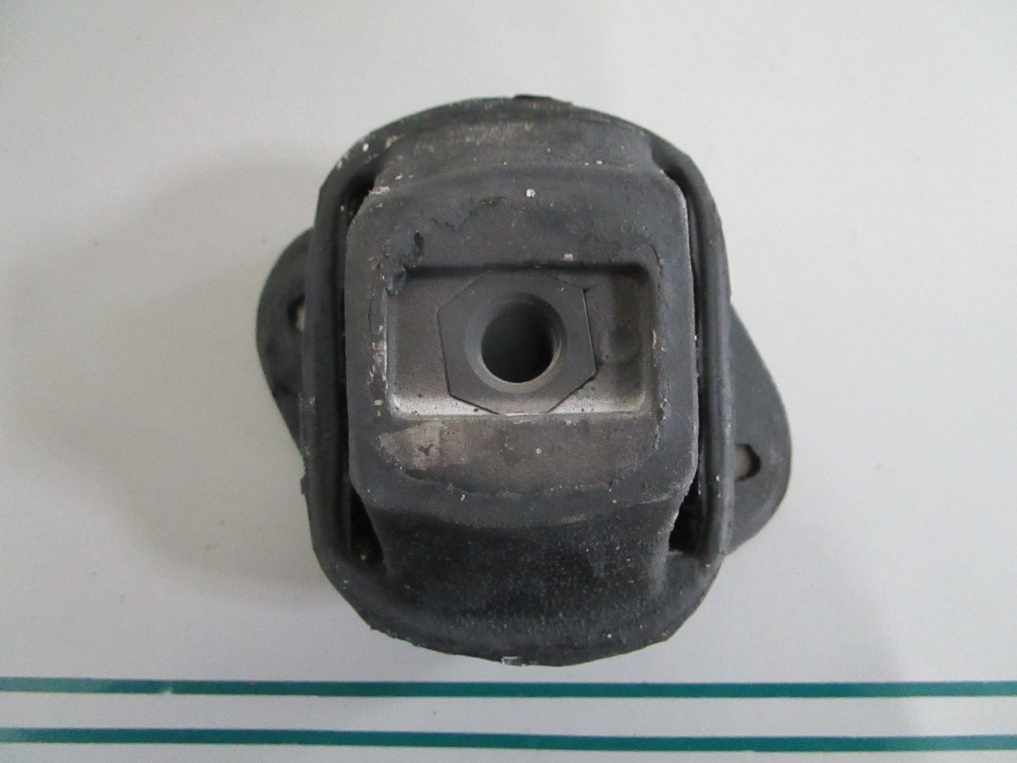 NEW OEM 6152230112 Mercedes-Benz Engine Mount 0820