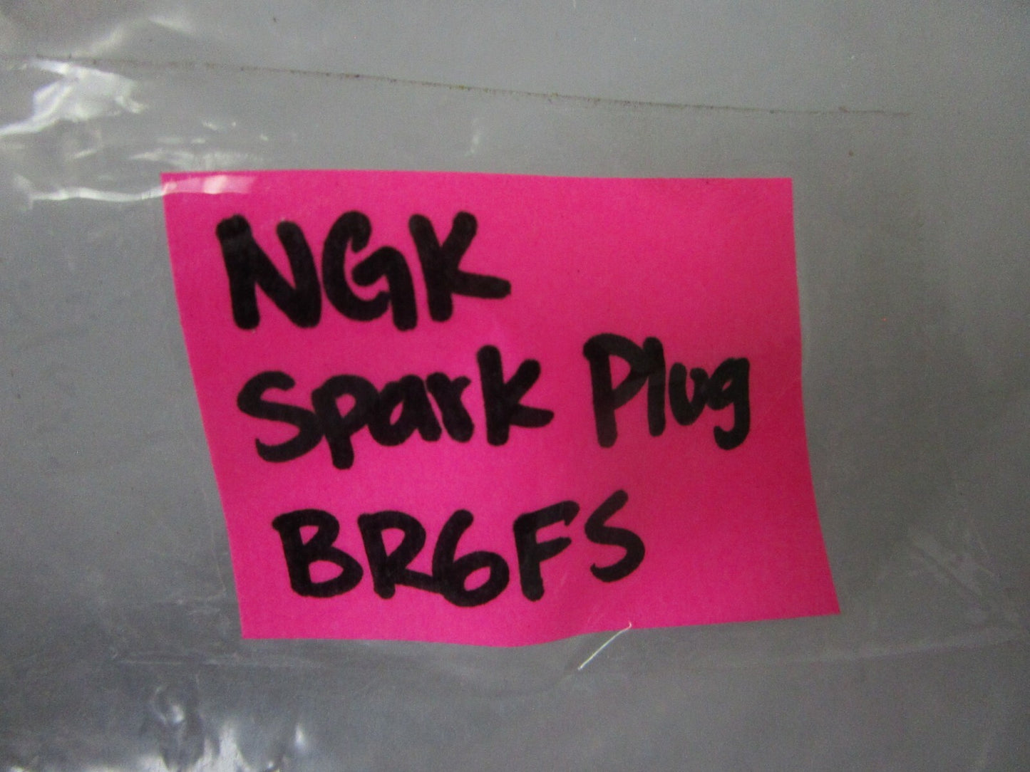 *NEW* (LOT OF 4) 0810 NGK Spark Plug BR6FS
