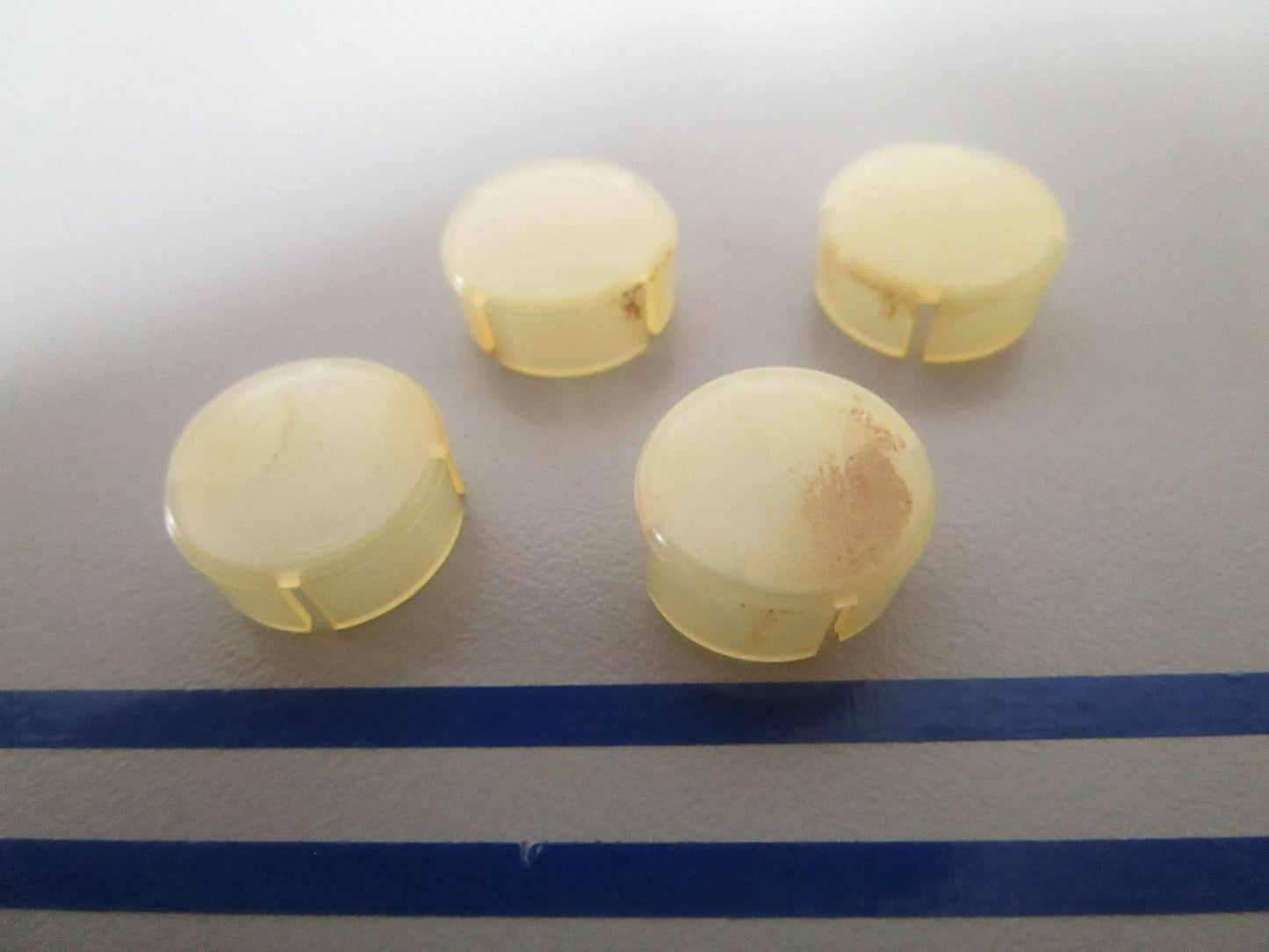 NEW OEM (LOT OF 4) 308055 0308055 OMC Johnson Evinrude Trunnion Cap 0810