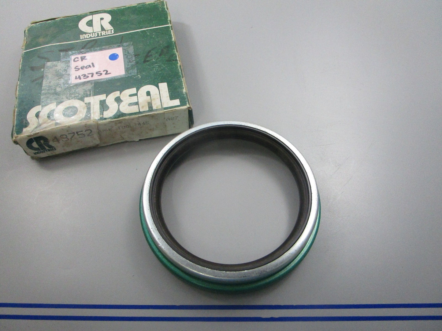 NEW 43752 CR Industries Seal 0810