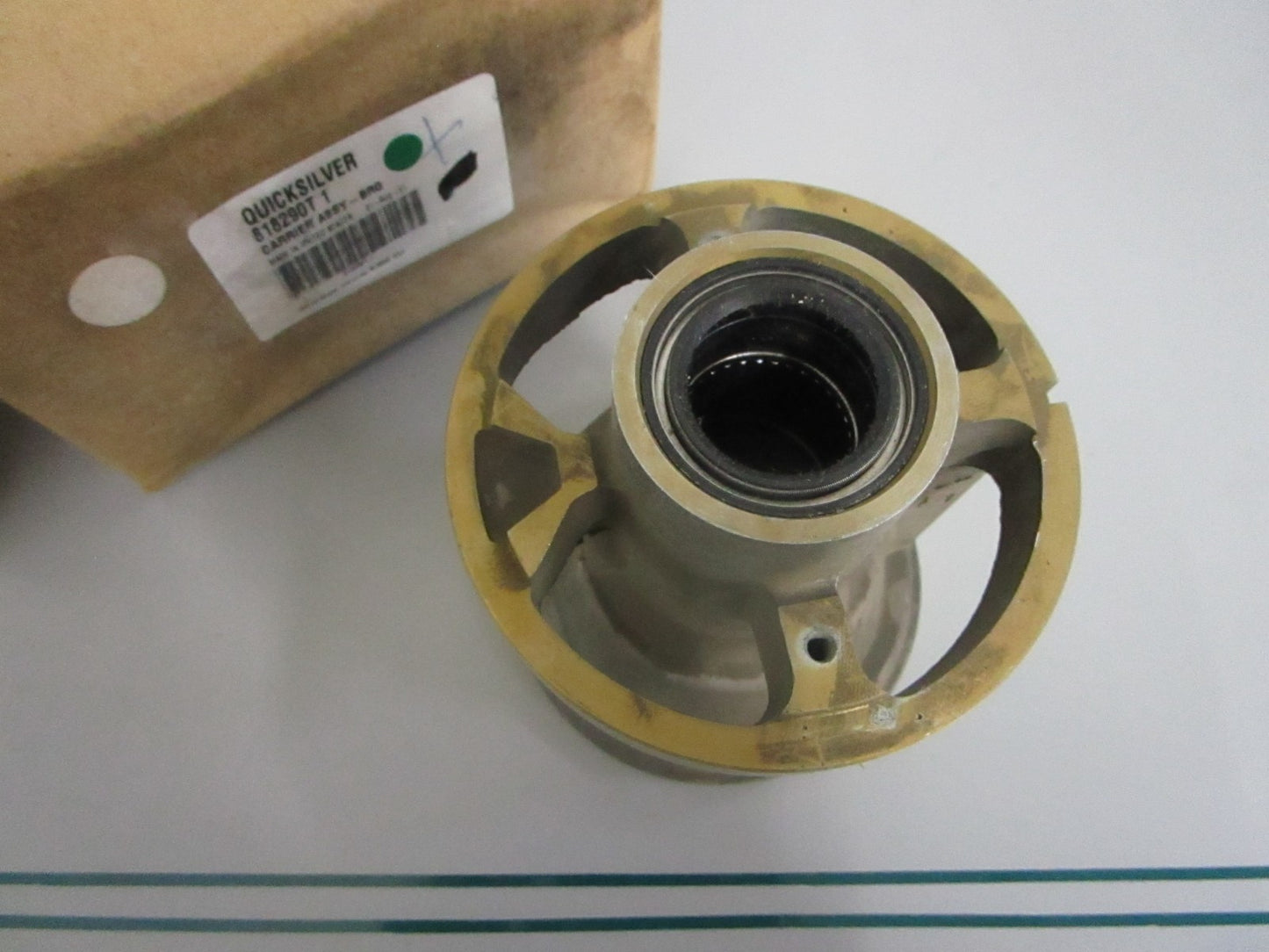 NEW OEM 818290T1 Mercury Quicksilver Bearing Carrier Assy 0820