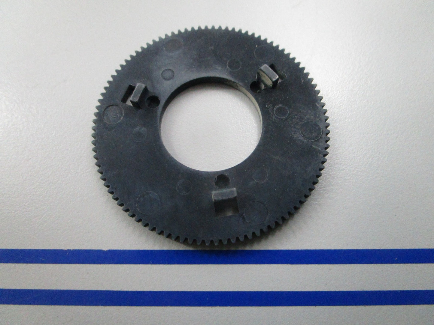 NEW OEM 121597 0121597 OMC Johnson Evinrude Output Gear 0810