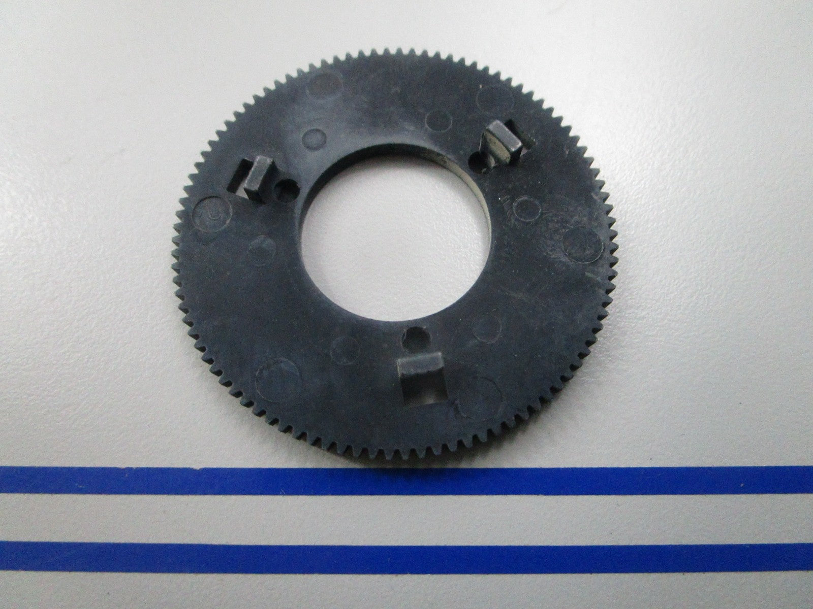 NEW OEM 121597 0121597 OMC Johnson Evinrude Output Gear 0810