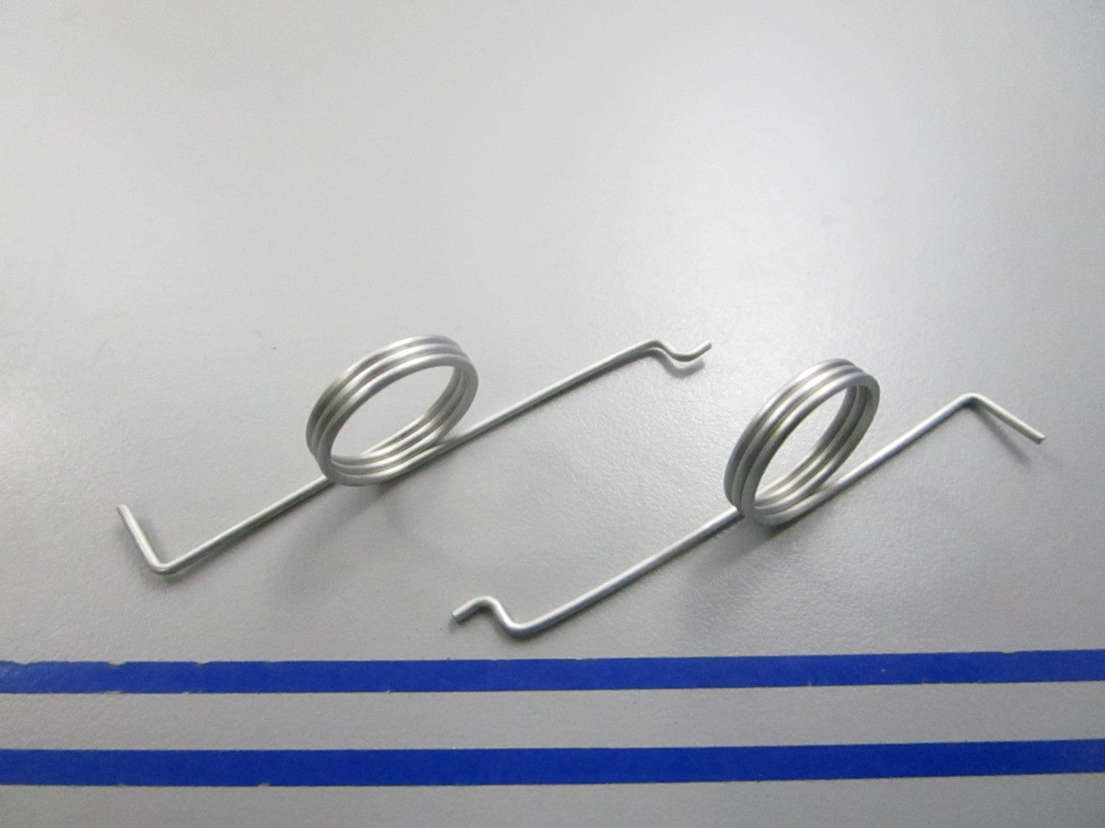 NEW OEM (LOT OF 2) 329002 0329002 OMC Johnson Evinrude Tilt Lock Spring 0810
