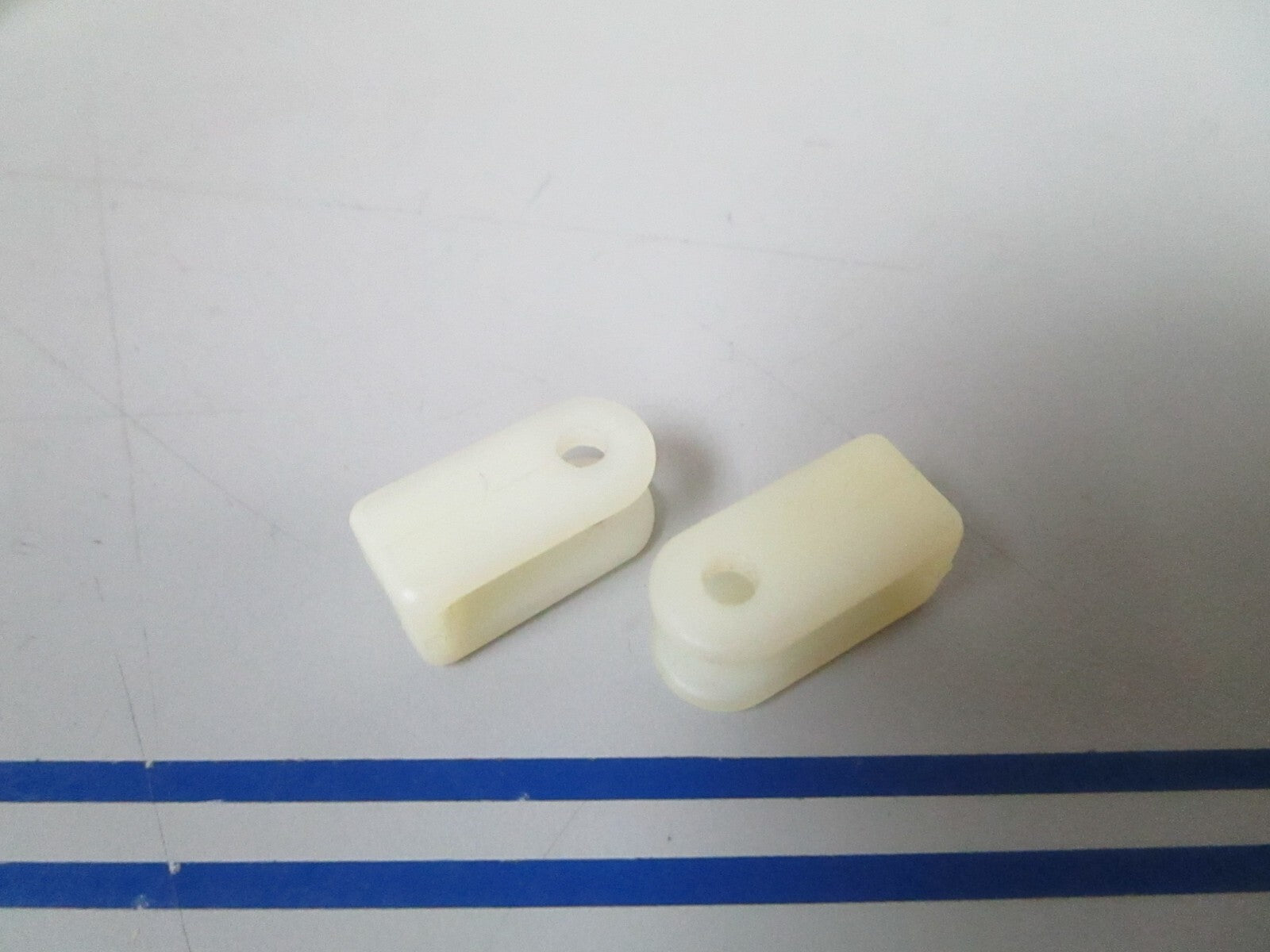 *NEW OEM* (LOT OF 2) 0720 OMC Johnson Evinrude Cable Guide 909550 0909550