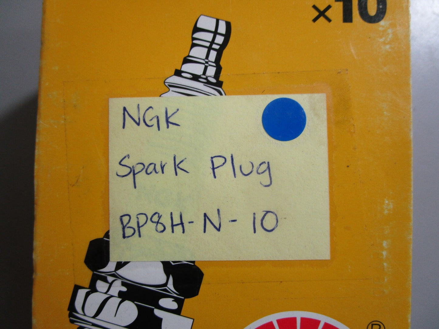 *NEW* (LOT OF 10) 0810 NGK Spark Plug BP8H-N-10