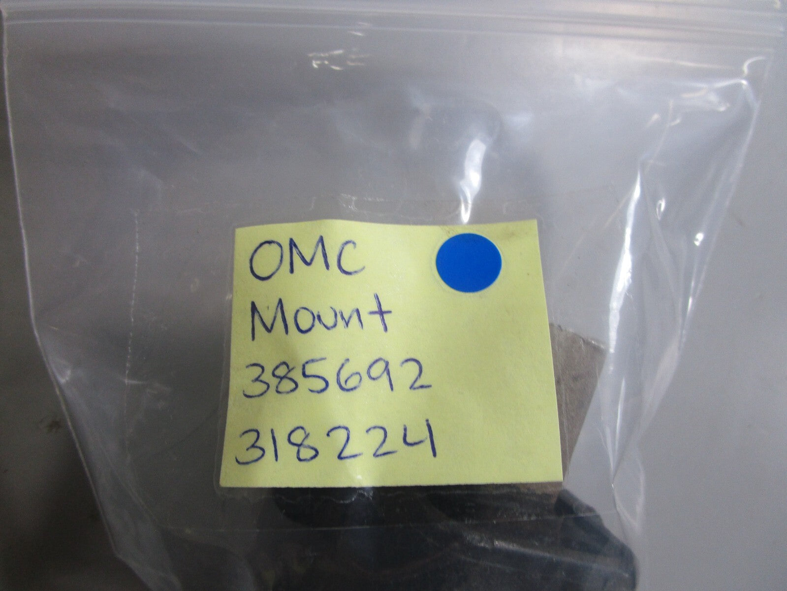 *NEW OEM* 0810 OMC Johnson Evinrude Mount 385692 318224 0385692 0318224