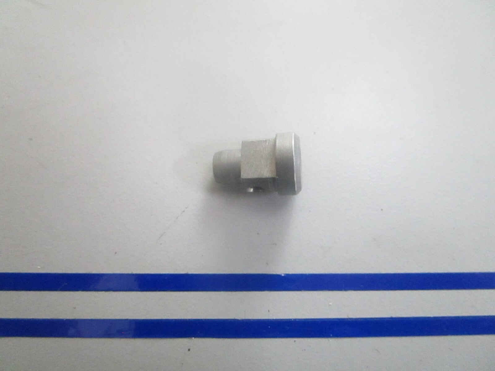 *NEW OEM* 0810 OMC Johnson Evinrude Cable Clamp & Set Screw 323463 0323463