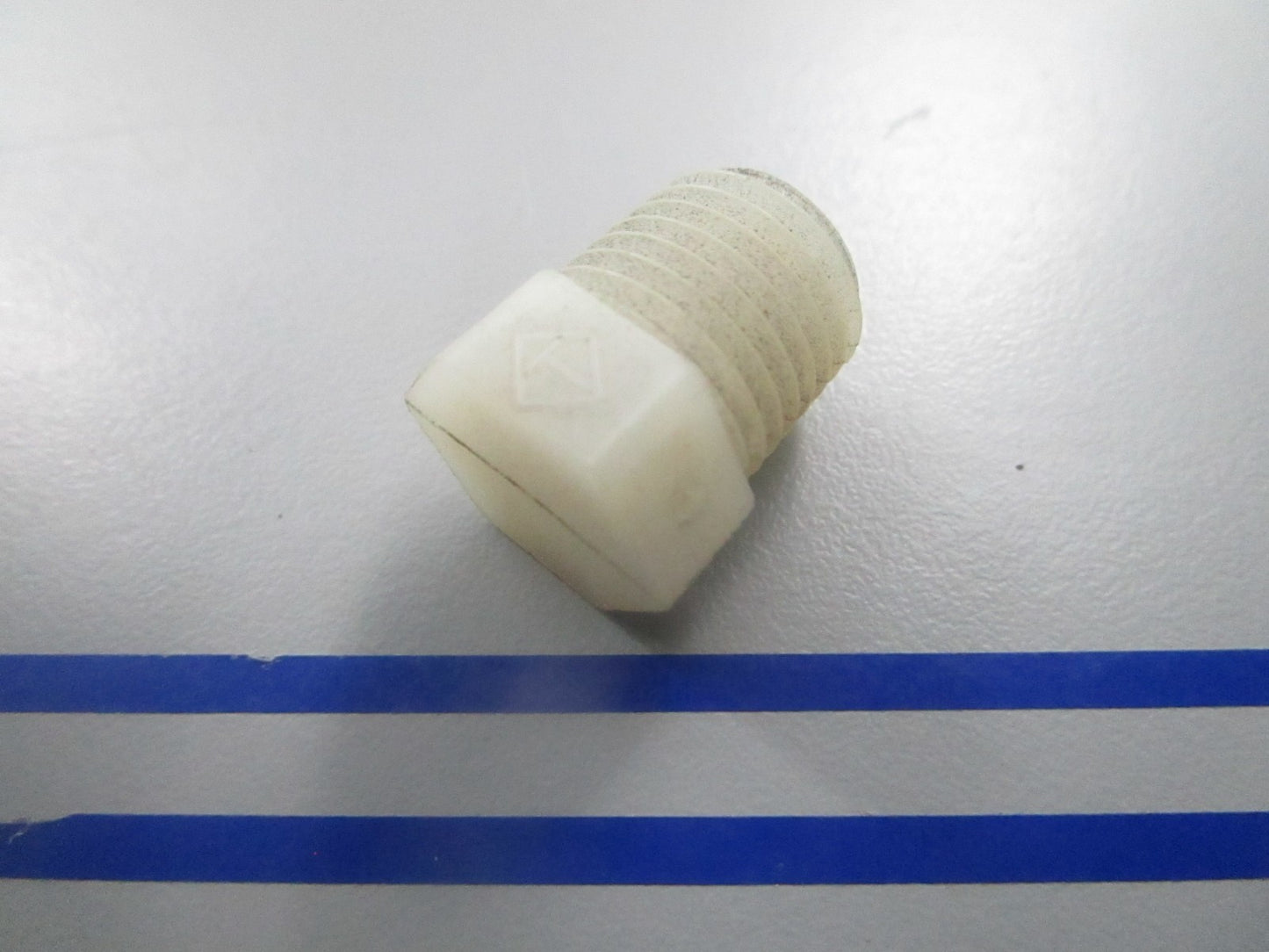 *NEW OEM* 0810 OMC Johnson Evinrude Pipe Plug 911213 0911213