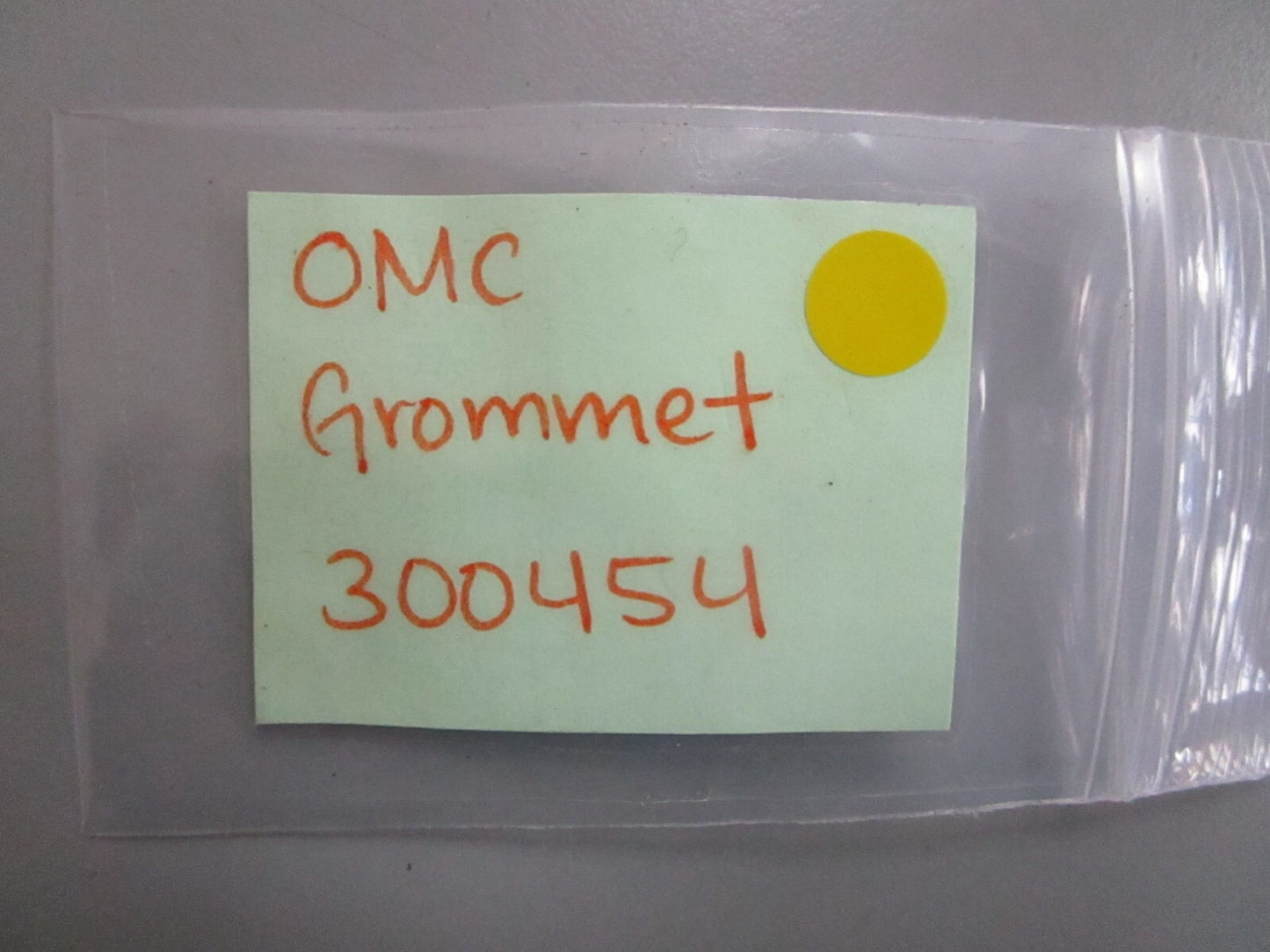 *NEW OEM* (LOT OF 3) 0810 OMC Johnson Evinrude Grommet 300454 0300454