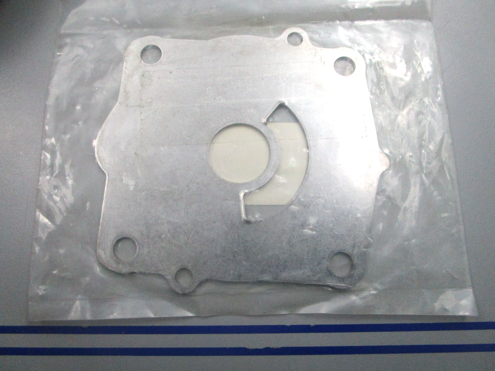 NEW OEM Yamaha 68V-44323-00-00 Water Pump Plate 0810
