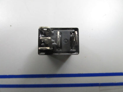 *NEW OEM* 0810 Volvo Penta Relay 3841366