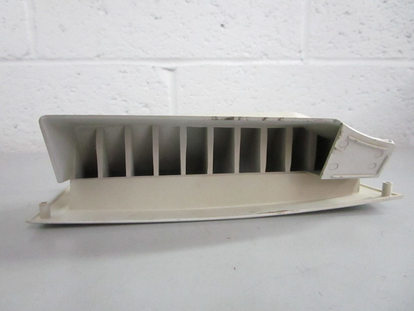 NEW OEM 398447 0398447 912564 0912564 OMC Johnson Evinrude Air Inlet 0820
