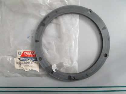 NEW OEM 663-41612-01-00 Yamaha Retainer 0820