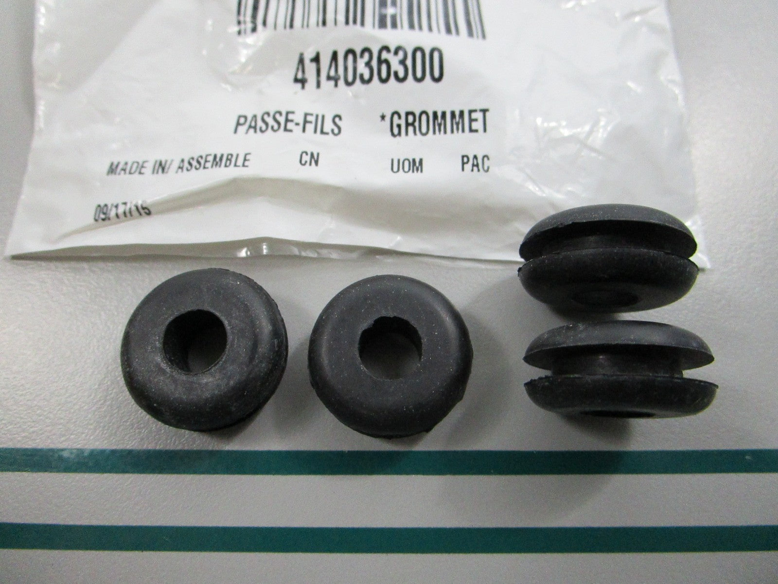 NEW (LOT OF 4) 414036300 Sea-Doo Grommet 0810