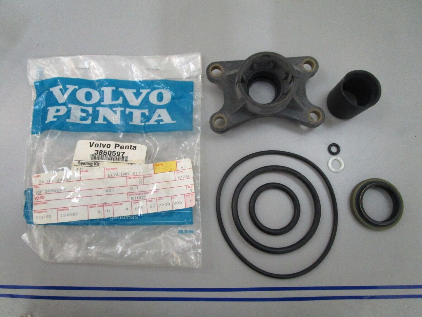 *NEW OEM* 0810 Volvo Penta Sealing Kit 3850597
