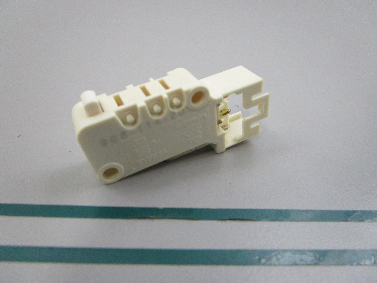 NEW OEM 00611665 Bosch Switch 0810