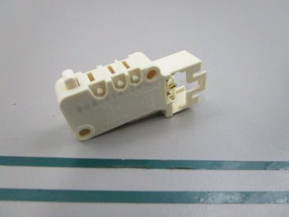 NEW OEM 00611665 Bosch Switch 0810