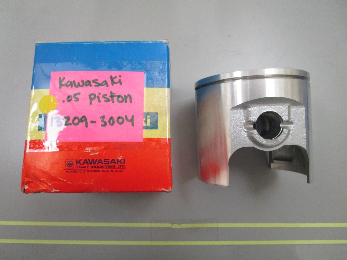 *NEW OEM* 0810 Kawasaki .05 Piston 13209-3004