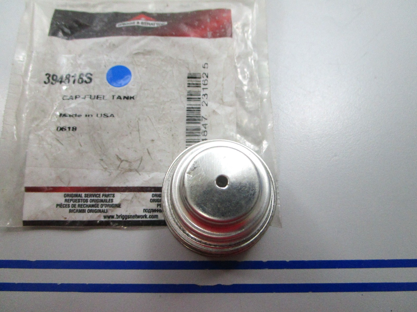 NEW OEM 394818S Briggs & Stratton Fuel Tank Cap 0810