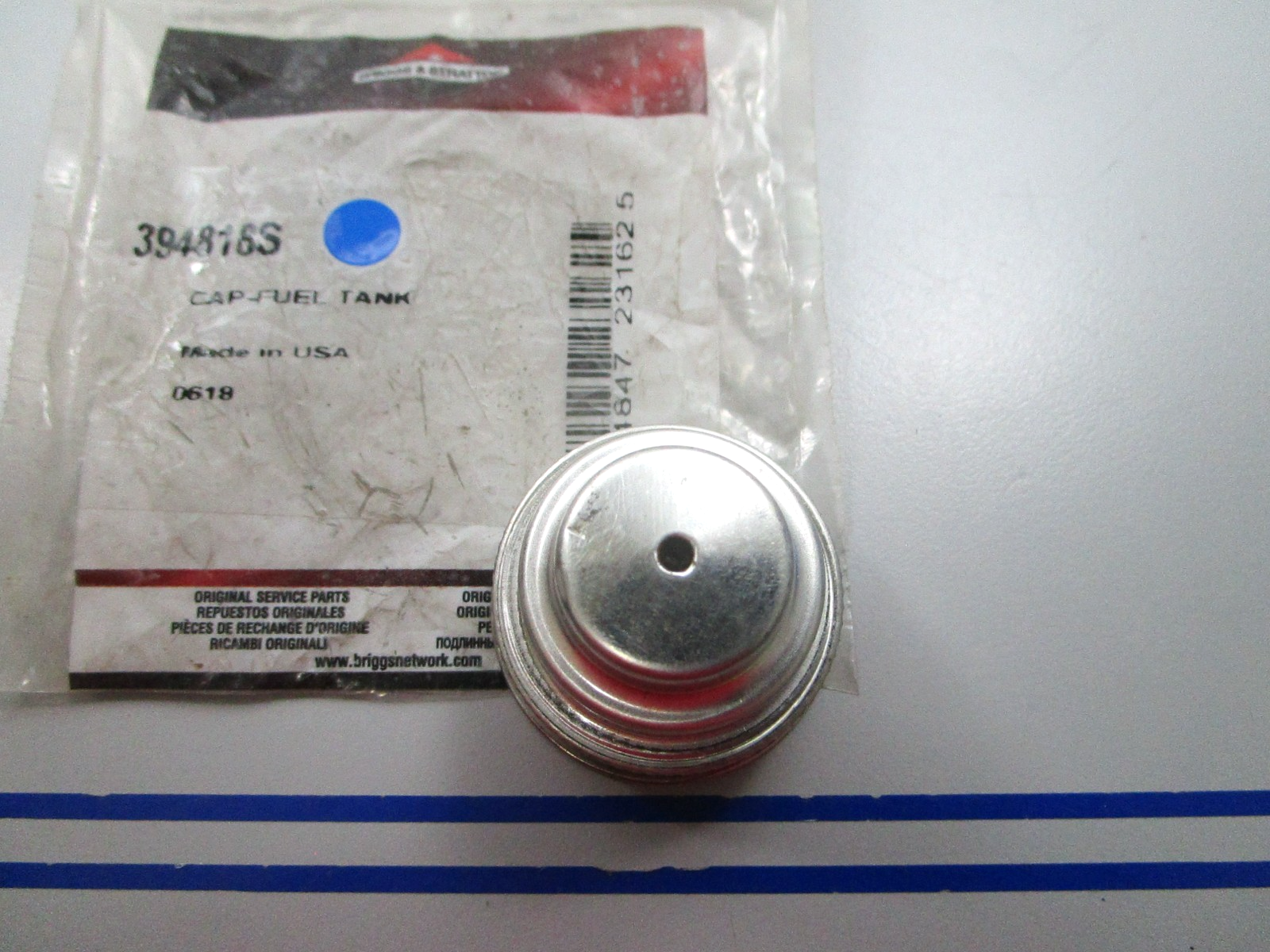 NEW OEM 394818S Briggs & Stratton Fuel Tank Cap 0810
