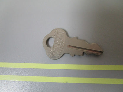 *NEW OEM* 0810 OMC Johnson Evinrude Ignition Key KF50 501565 0501565