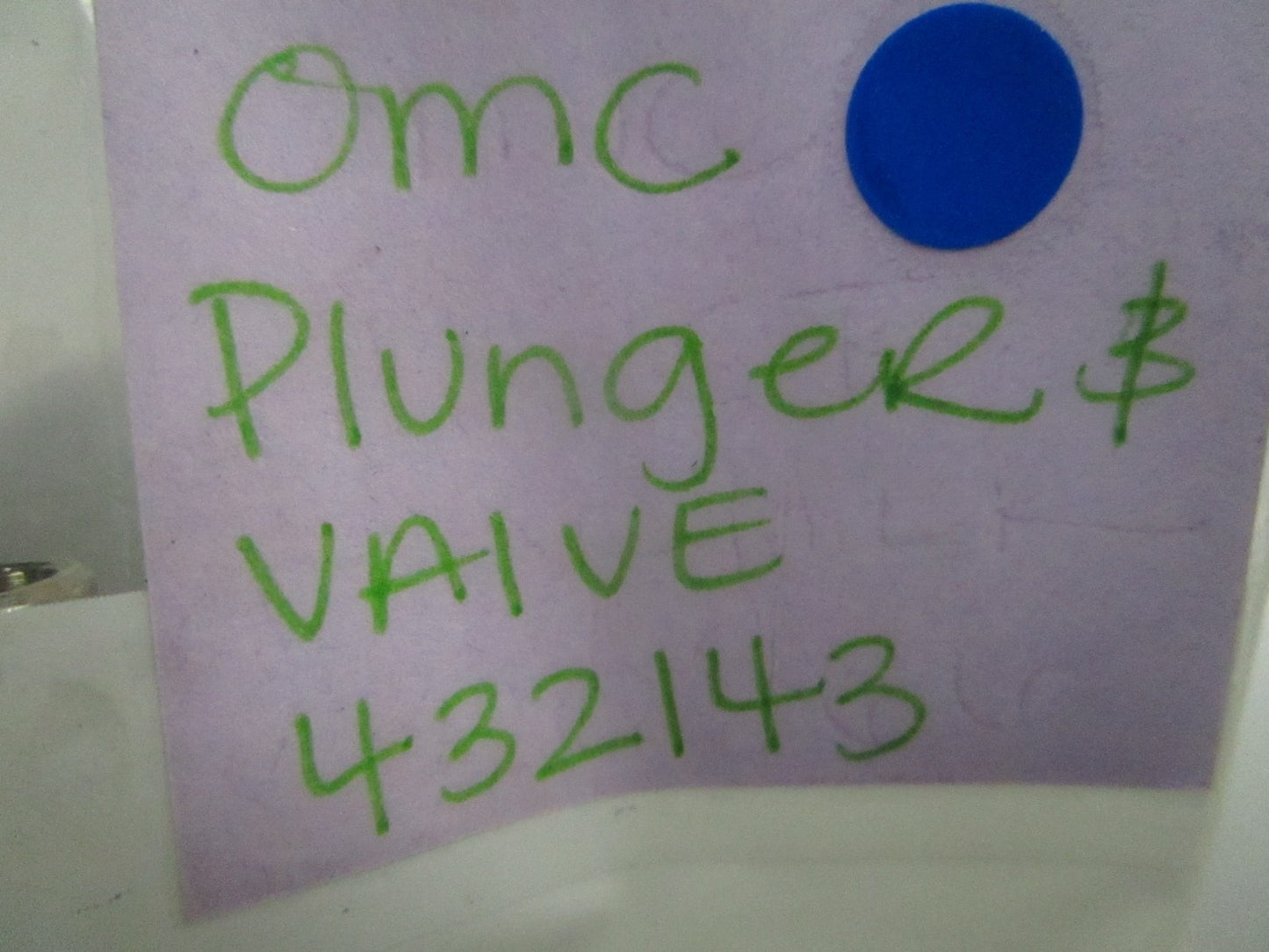 *NEW OEM* 0810 OMC Johnson Evinrude Plunger & Valve 432143 0432143