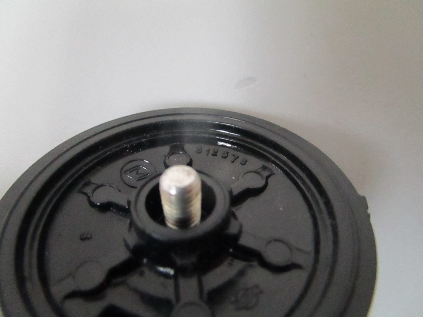 NEW OEM 312678 312677 OMC Johnson Evinrude Filter Cap & Screw 0810