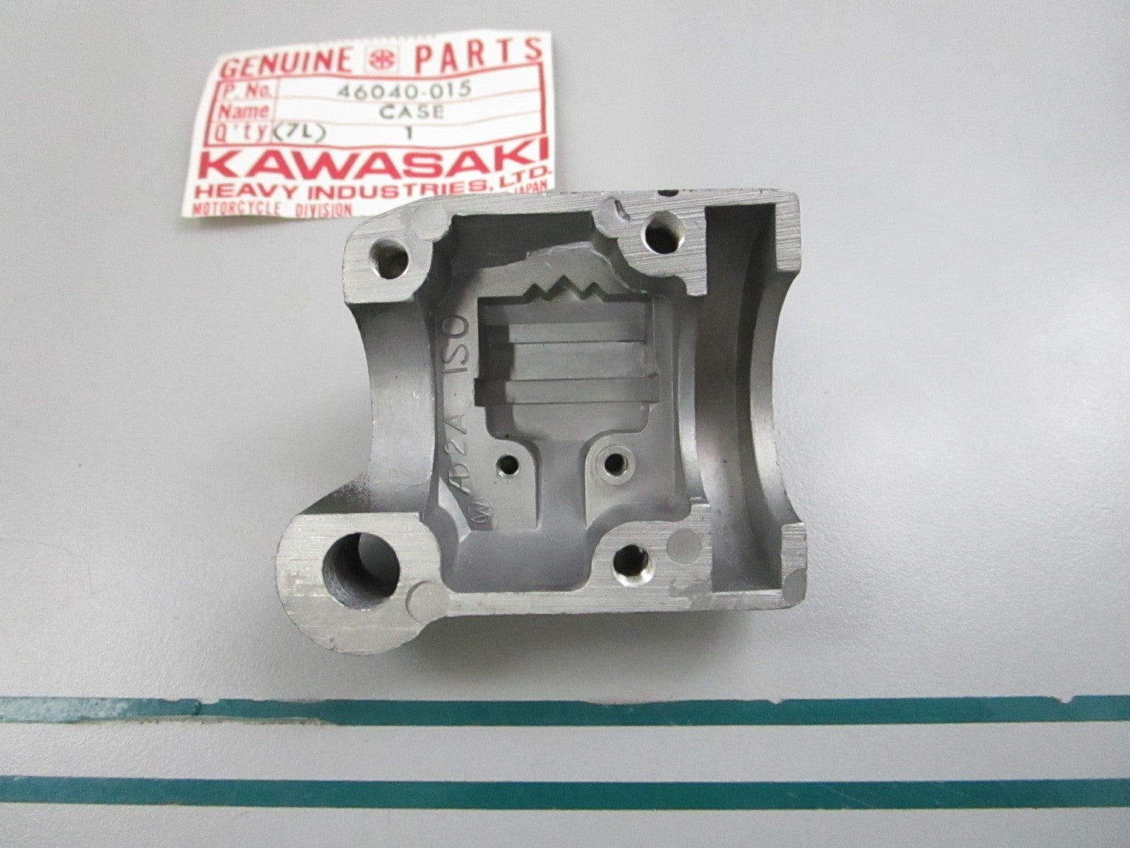 NEW OEM 46040-015 Kawasaki RH Upper Case 0810