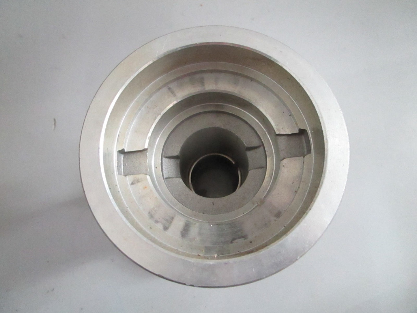 NEW OEM 62813A1 Mercury Quicksilver Bearing Carrier Assy 0820