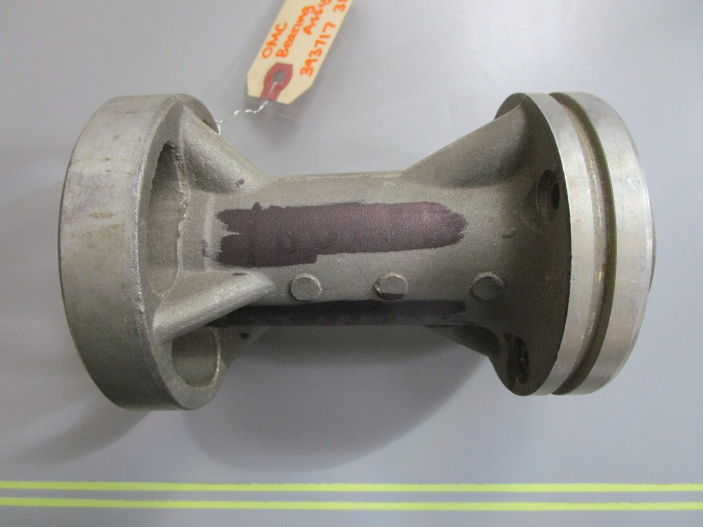 *NEW OEM* 0820 OMC Johnson Evinrude Bearing Housing Assy 393717 316541